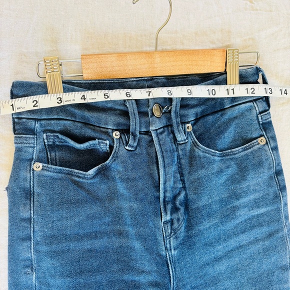 Good American Good Waist frayed hem skinny jean 0/25 - Picture 5 of 7